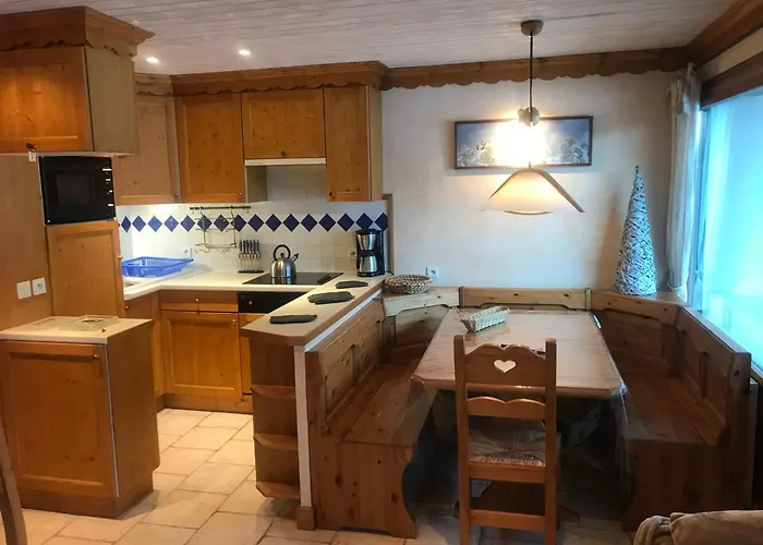 Appartement Cosy A Courchevel 1850 Avec Acces Direct Aux Pistes - Fr-1-514-11